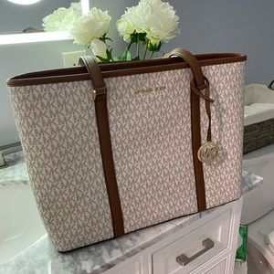 🌿 Michael Kors Jet Set Travel Large Logo Tote Bag 🌿